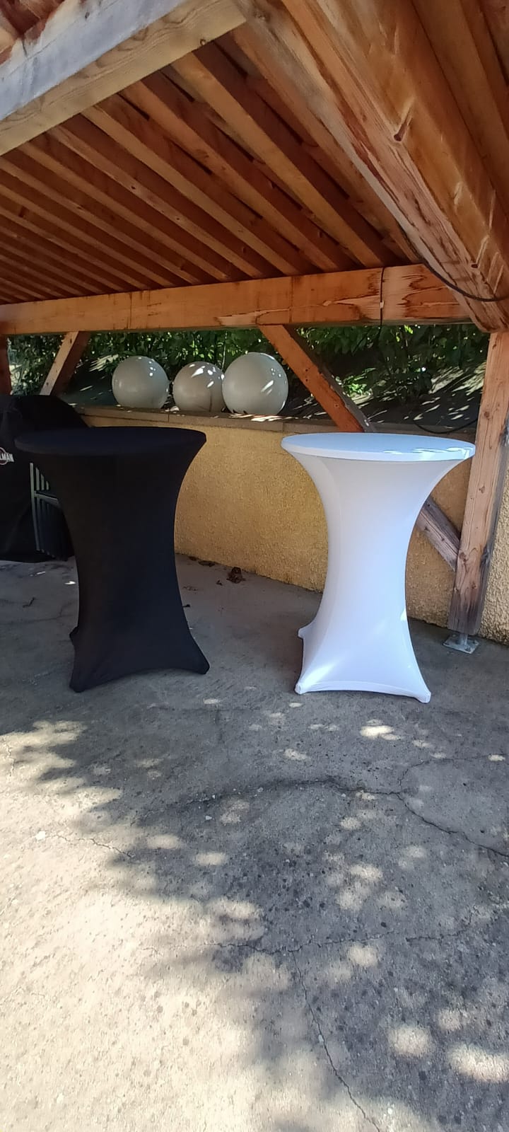 Tables mange debout élégantes